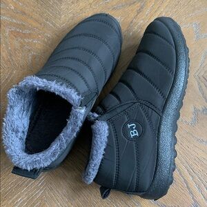 BJ Women's Black Quilted Snow Boots Waterproof Faux Fur Lined Sz 8.5.